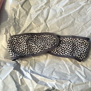 ❤️‍🔥BOGO free (equal or lesser value). NWT-spa headband